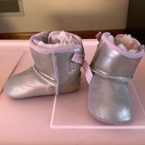 UGG Australia Jesse Bow II Baby Girls Metalic Gold Boots Size 2/3